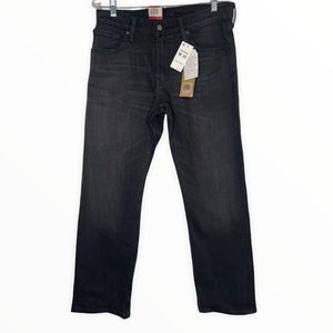 NWT Levi’s Men’s Jeans 
Condition: NWT 
Size: 30
Inseam:32
Material: Denim